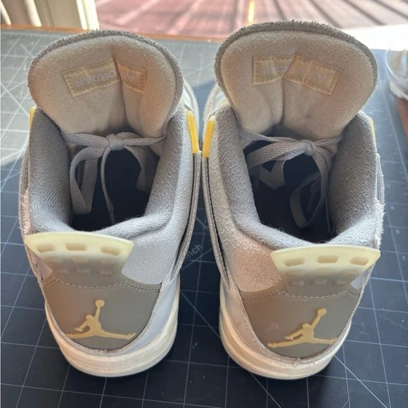 Jordan 4 Retro SE Craft Photon Dust